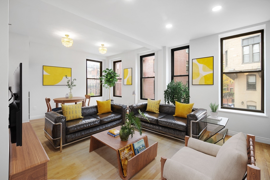 4 Charlesgate E, Boston, Massachusetts, 2 Bedrooms Bedrooms, 4 Rooms Rooms,2 BathroomsBathrooms,Residential,For Sale,Charlesgate E,73495294