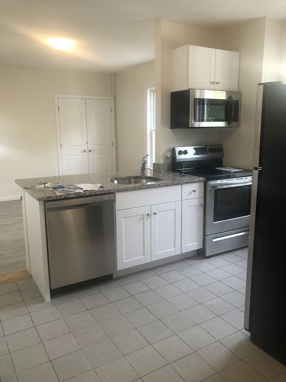 8 Fair Street, Gloucester, Massachusetts, 2 Bedrooms Bedrooms, 4 Rooms Rooms,1 BathroomBathrooms,Residential Lease,For Rent,Fair Street,73495364