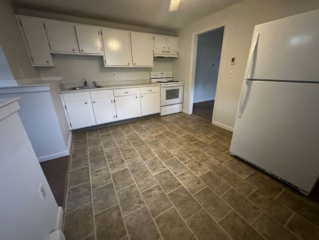 60 Phillips Street, Attleboro, Massachusetts, 1 Bedroom Bedrooms, 4 Rooms Rooms,1 BathroomBathrooms,Residential Lease,For Rent,Phillips Street,73495376