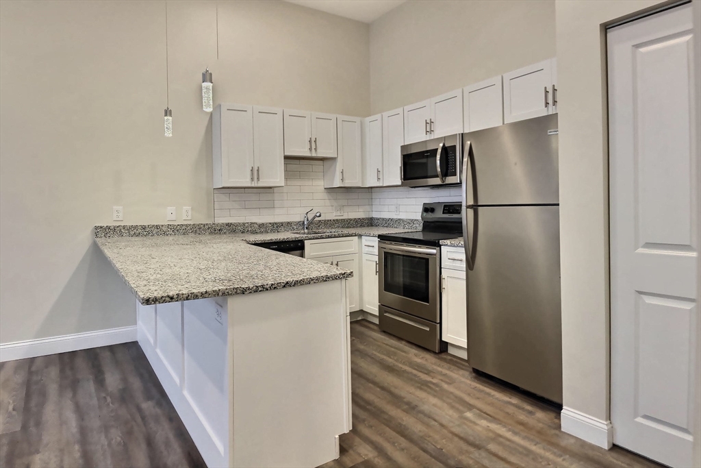 82 Concord St, Framingham, Massachusetts, 1 Bedroom Bedrooms, 3 Rooms Rooms,1 BathroomBathrooms,Residential Lease,For Rent,Concord St,73495395