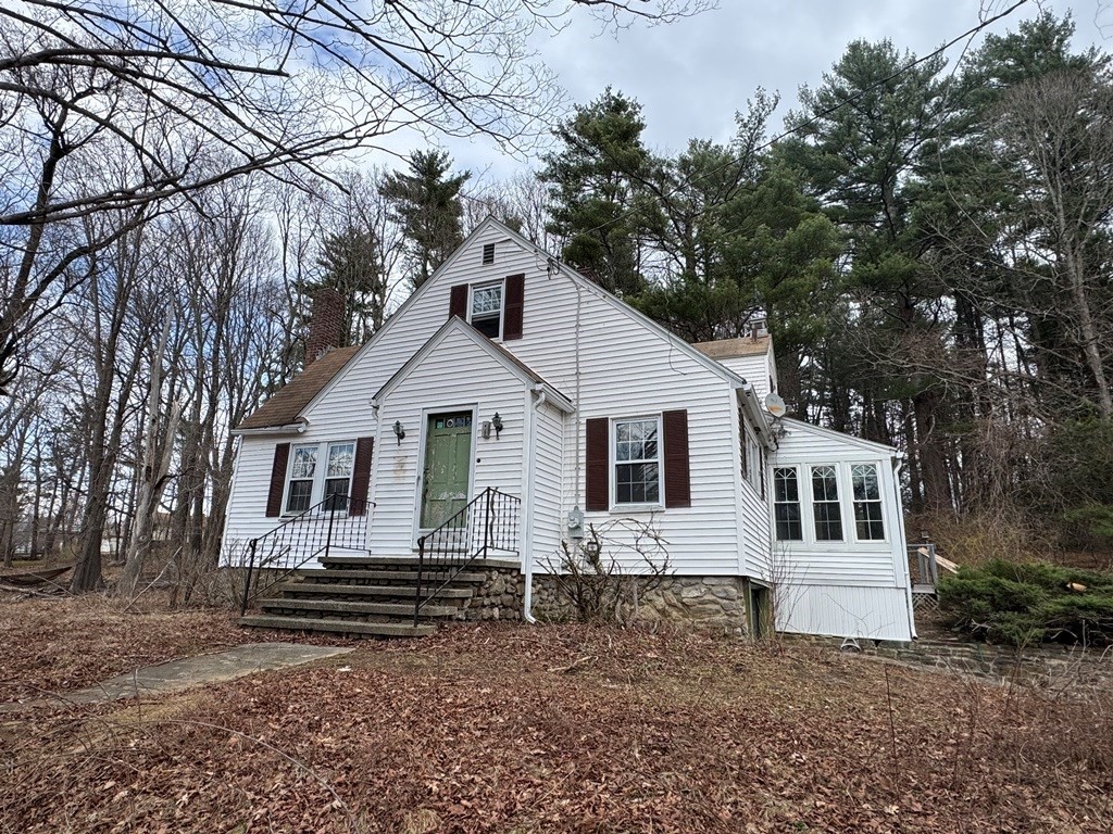 775 Dennison Dr, Southbridge, Massachusetts, 3 Bedrooms Bedrooms, 6 Rooms Rooms,1.5 BathroomsBathrooms,Residential,For Sale,Dennison Dr,73495359