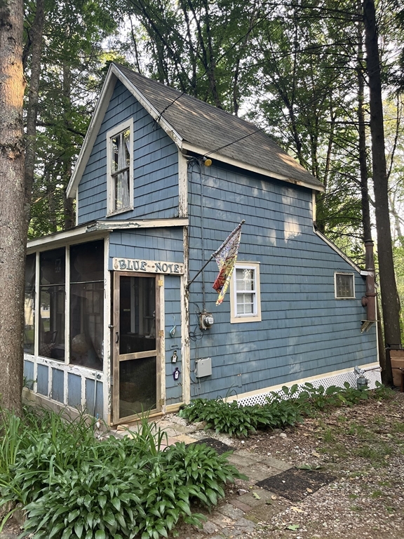 2 Merrill Ave, Hamilton, Massachusetts, 1 Bedroom Bedrooms, 3 Rooms Rooms,1 BathroomBathrooms,Residential,For Sale,Merrill Ave,73495431