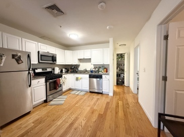660 Cambridge St, Cambridge, Massachusetts, 3 Bedrooms Bedrooms, 4 Rooms Rooms,1 BathroomBathrooms,Residential Lease,For Rent,Cambridge St,73495497