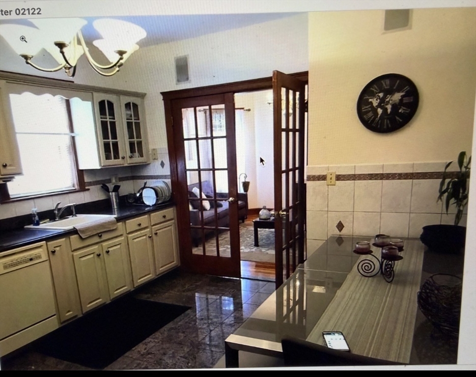 7 Bentham, Boston, Massachusetts, 4 Bedrooms Bedrooms, 7 Rooms Rooms,1 BathroomBathrooms,Residential Lease,For Rent,Bentham,73495512