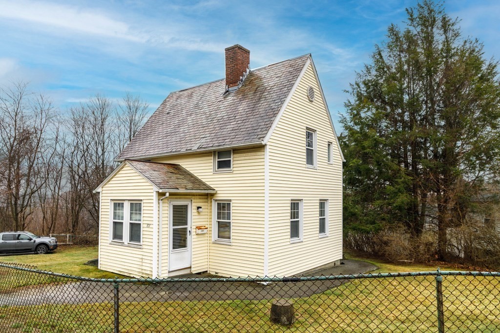 101 Ararat Street, Worcester, Massachusetts, 2 Bedrooms Bedrooms, 4 Rooms Rooms,1 BathroomBathrooms,Residential,For Sale,Ararat Street,73495440