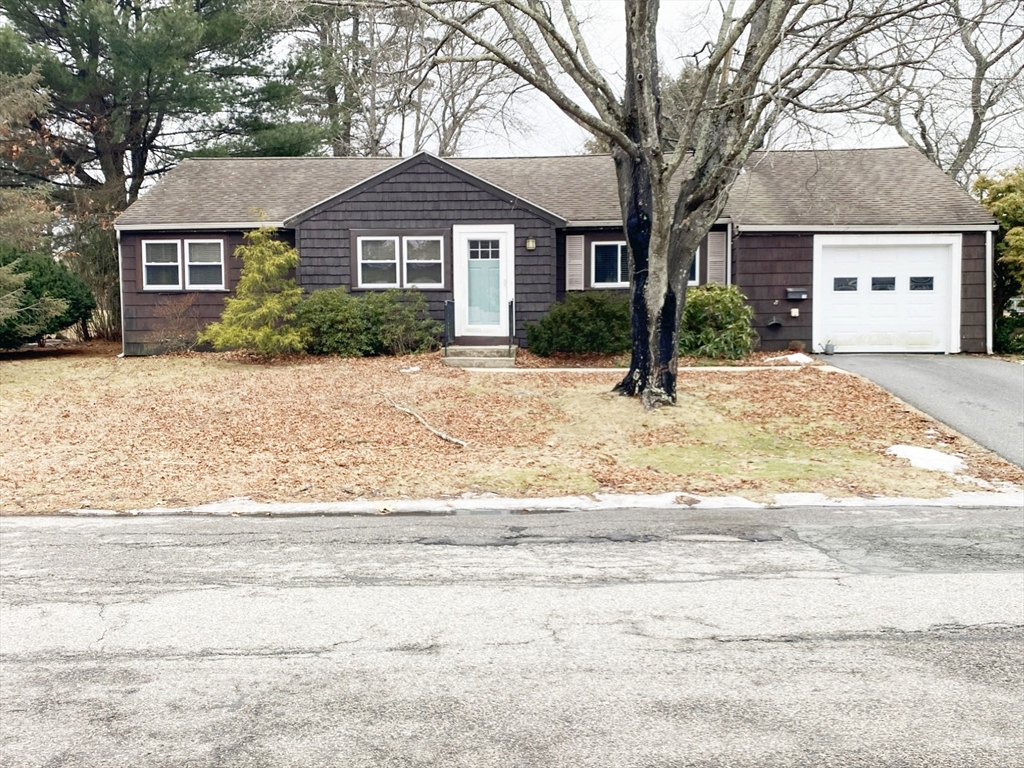 79 Woodland Drive, Framingham, Massachusetts, 3 Bedrooms Bedrooms, 6 Rooms Rooms,1 BathroomBathrooms,Residential,For Sale,Woodland Drive,73495524
