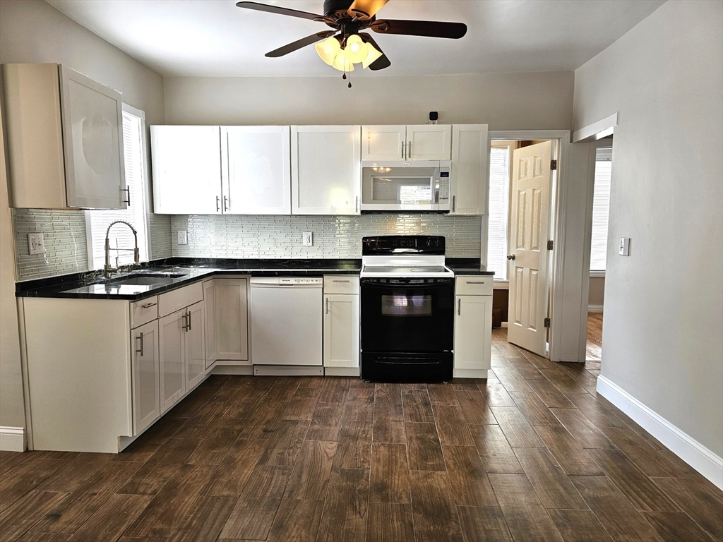 47 Lincoln, Stoneham, Massachusetts, 2 Bedrooms Bedrooms, 5 Rooms Rooms,1 BathroomBathrooms,Residential Lease,For Rent,Lincoln,73495531