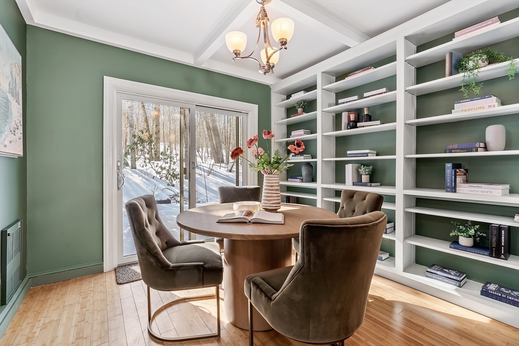 4 Essex, Wayland, Massachusetts, 2 Bedrooms Bedrooms, 5 Rooms Rooms,2.5 BathroomsBathrooms,Residential,For Sale,Essex,73477101