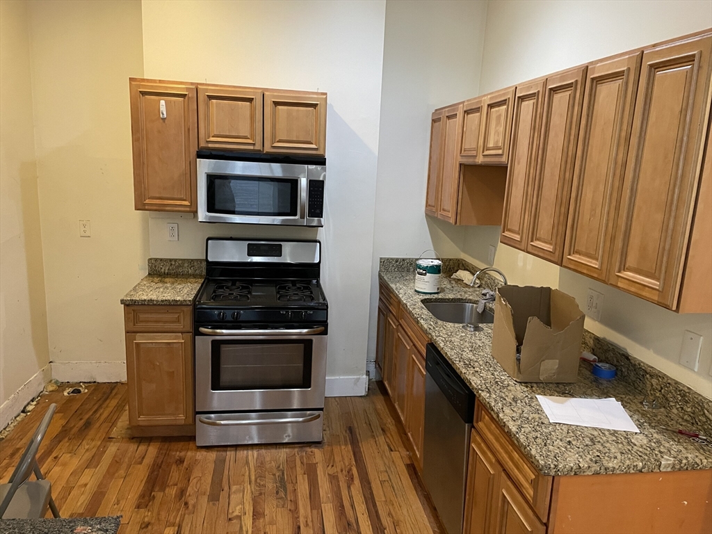 227 Roxbury St, Boston, Massachusetts, 7 Bedrooms Bedrooms, 11 Rooms Rooms,3.5 BathroomsBathrooms,Residential Lease,For Rent,Roxbury St,73495562