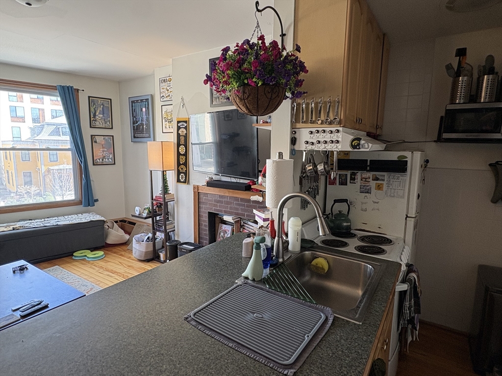 1802 Massachusetts Ave, Cambridge, Massachusetts, 1 Bedroom Bedrooms, 3 Rooms Rooms,1 BathroomBathrooms,Residential Lease,For Rent,Massachusetts Ave,73495608