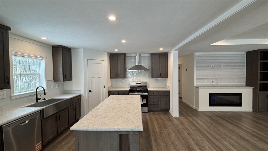 22 Pinrock Drive, Sturbridge, Massachusetts, 2 Bedrooms Bedrooms, 5 Rooms Rooms,2 BathroomsBathrooms,Residential,For Sale,Pinrock Drive,73495619