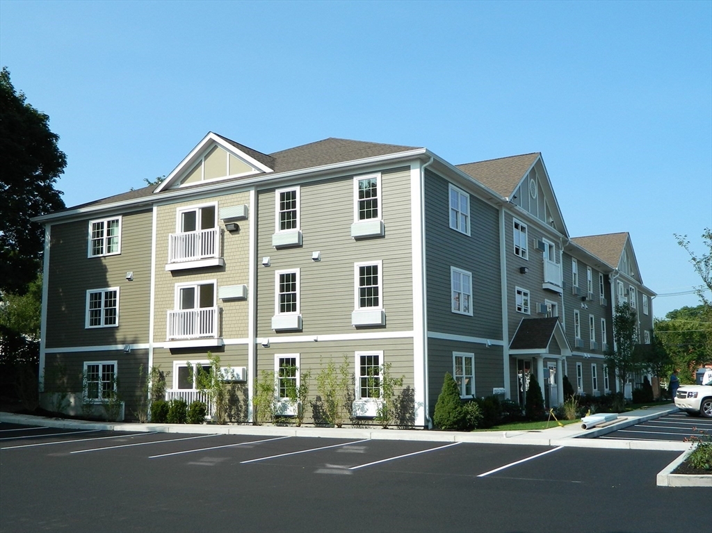 205 Elm St, Quincy, Massachusetts, 2 Bedrooms Bedrooms, 4 Rooms Rooms,2 BathroomsBathrooms,Residential Lease,For Rent,Elm St,73495649