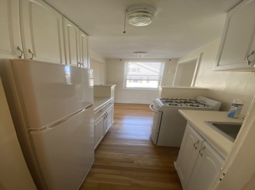 66 Lake Ave, Melrose, Massachusetts, 1 Bedroom Bedrooms, 3 Rooms Rooms,1 BathroomBathrooms,Residential Lease,For Rent,Lake Ave,73495570