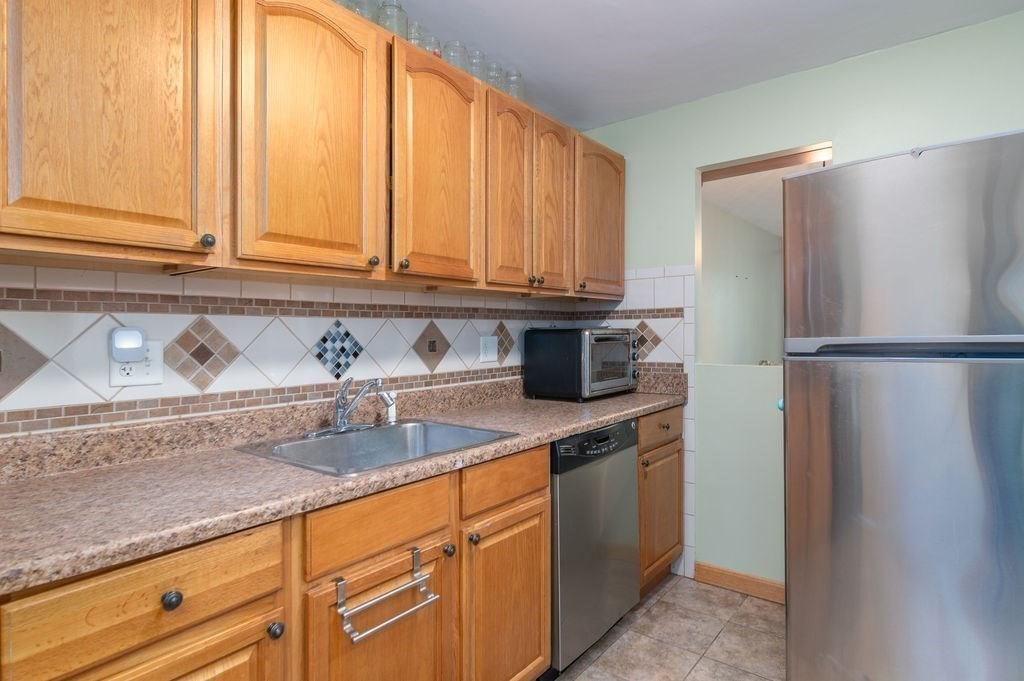 39 Cary Avenue, Chelsea, Massachusetts, 2 Bedrooms Bedrooms, 3 Rooms Rooms,1 BathroomBathrooms,Residential,For Sale,Cary Avenue,73495574