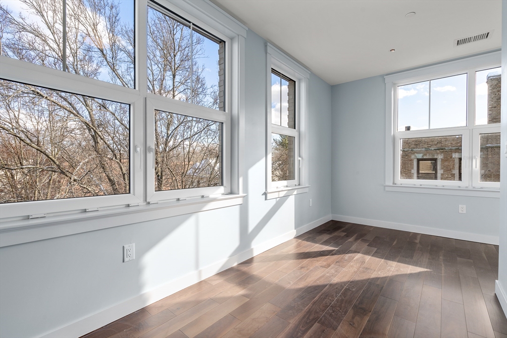 136 Babcock St, Brookline, Massachusetts, 1 Room Rooms,1 BathroomBathrooms,Residential Lease,For Rent,Babcock St,73495588