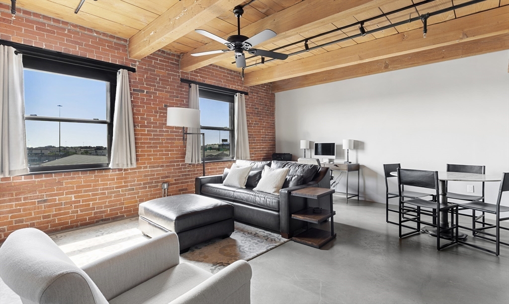 90 Wareham St, Boston, Massachusetts, 1 Bedroom Bedrooms, 2 Rooms Rooms,1 BathroomBathrooms,Residential,For Sale,Wareham St,73495654