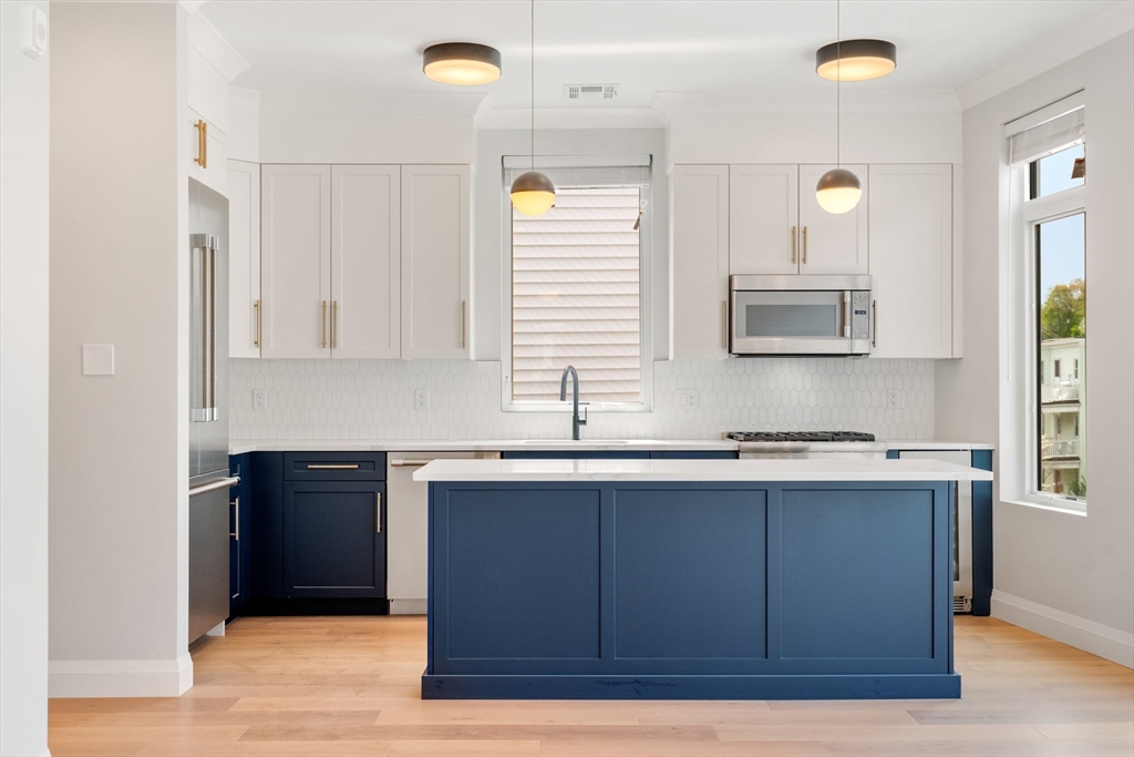 142 Pleasant Street, Boston, Massachusetts, 1 Bedroom Bedrooms, 4 Rooms Rooms,Residential Lease,For Rent,Pleasant Street,73495665