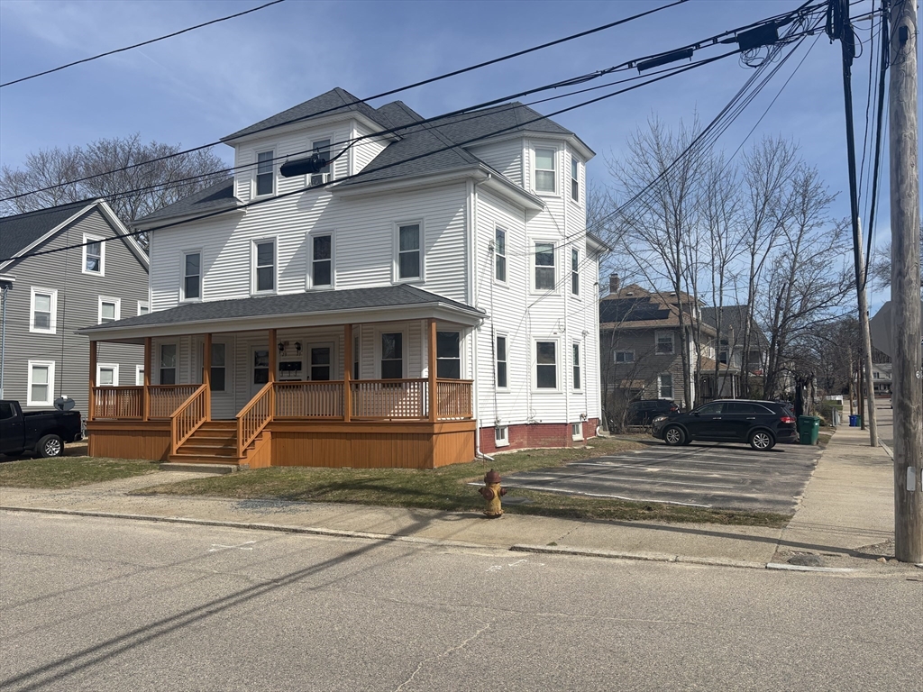27 Fourth Street, Attleboro, Massachusetts, 1 Bedroom Bedrooms, 3 Rooms Rooms,1 BathroomBathrooms,Residential Lease,For Rent,Fourth Street,73495685