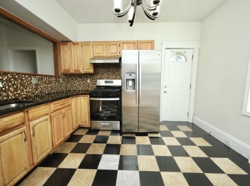 488 Pleasant, Malden, Massachusetts, 3 Bedrooms Bedrooms, 7 Rooms Rooms,1.5 BathroomsBathrooms,Residential Lease,For Rent,Pleasant,73495655