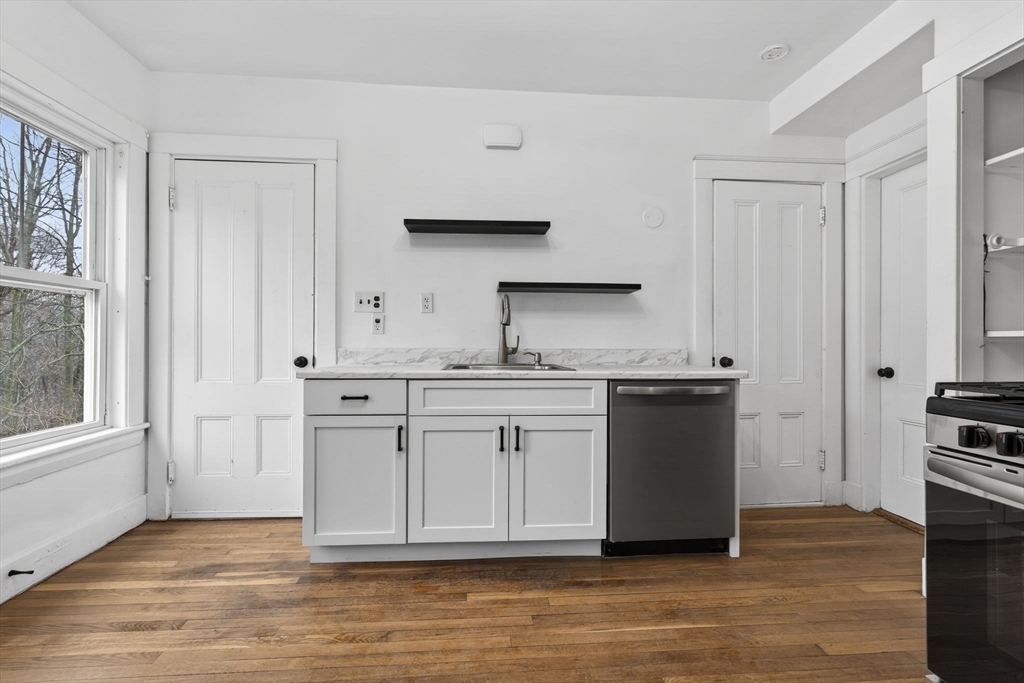 166 Elliot St, Newton, Massachusetts, 4 Bedrooms Bedrooms, 8 Rooms Rooms,2 BathroomsBathrooms,Residential Lease,For Rent,Elliot St,73495679