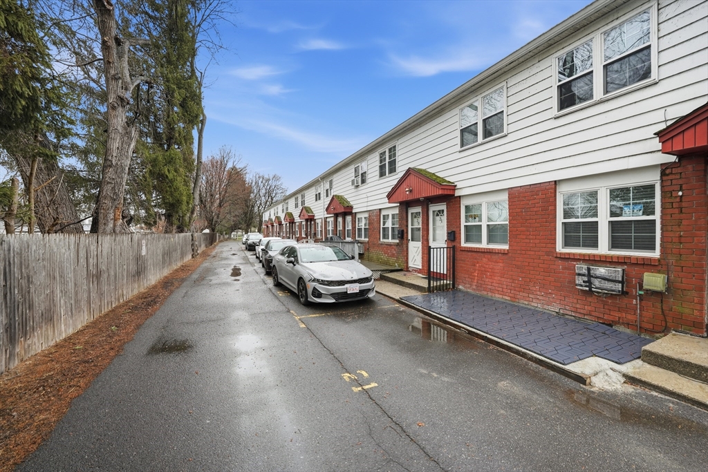269 Chicopee St, Chicopee, Massachusetts, 2 Bedrooms Bedrooms, 4 Rooms Rooms,1.5 BathroomsBathrooms,Residential,For Sale,Chicopee St,73495699
