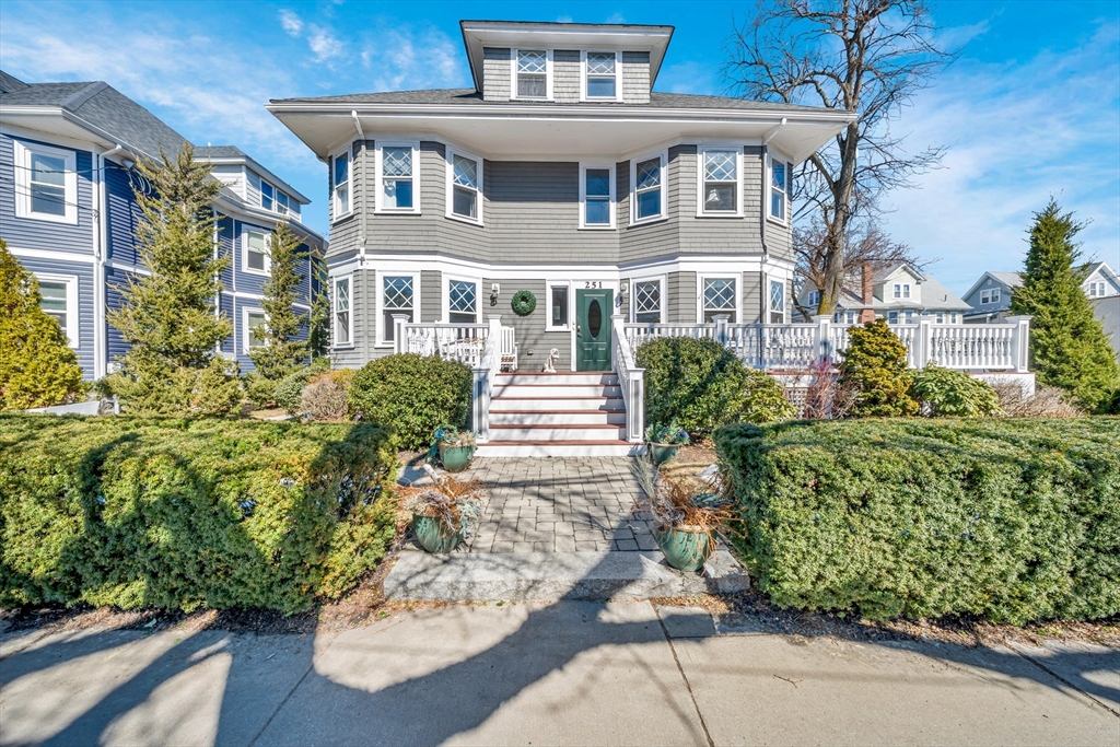 251 Massachusetts Ave, Arlington, Massachusetts, 2 Bedrooms Bedrooms, 4 Rooms Rooms,2 BathroomsBathrooms,Residential,For Sale,Massachusetts Ave,73486044