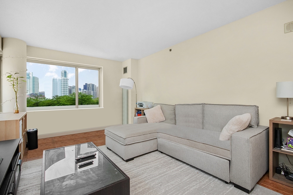 8 Museum Way, Cambridge, Massachusetts, 2 Bedrooms Bedrooms, 5 Rooms Rooms,2 BathroomsBathrooms,Residential,For Sale,Museum Way,73406894