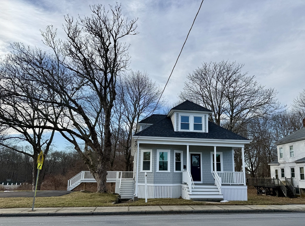 513 Slocum Rd, Dartmouth, Massachusetts, 4 Bedrooms Bedrooms, 8 Rooms Rooms,2 BathroomsBathrooms,Residential,For Sale,Slocum Rd,73466735