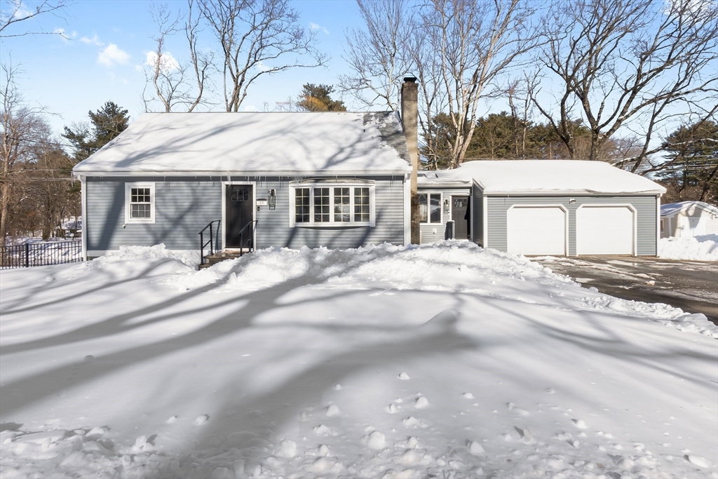 10 Ashcroft Cir, Groveland, Massachusetts, 4 Bedrooms Bedrooms, 6 Rooms Rooms,2 BathroomsBathrooms,Residential,For Sale,Ashcroft Cir,73480197
