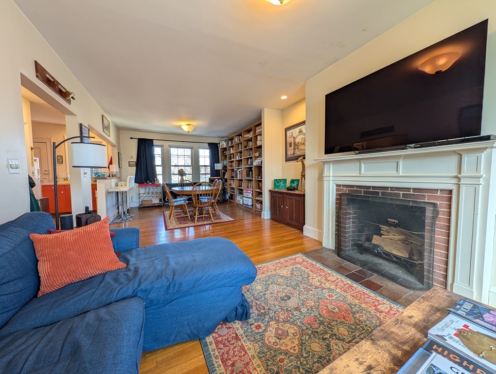 32 Shepard St, Cambridge, Massachusetts, 2 Bedrooms Bedrooms, 6 Rooms Rooms,1 BathroomBathrooms,Residential Lease,For Rent,Shepard St,73486838
