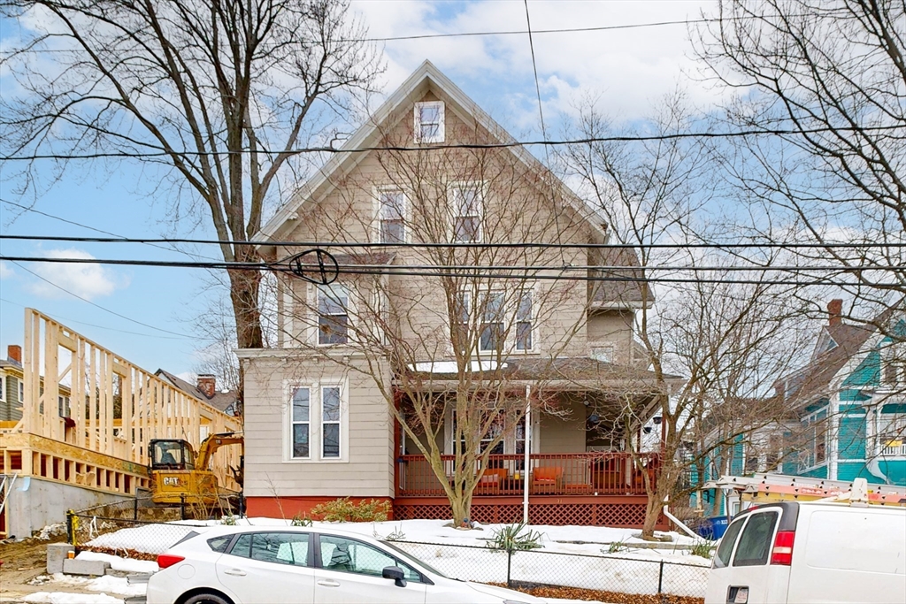 31 Vinal Ave, Somerville, Massachusetts, 2 Bedrooms Bedrooms, 5 Rooms Rooms,1 BathroomBathrooms,Residential,For Sale,Vinal Ave,73480338