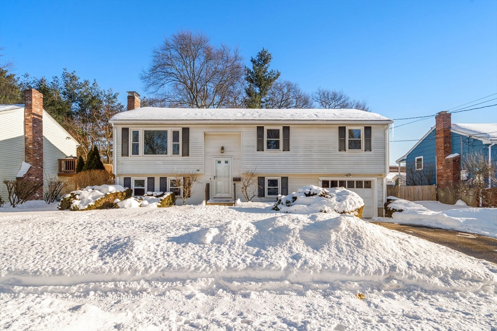 56 Greenleaf Cir, Framingham, Massachusetts, 3 Bedrooms Bedrooms, 8 Rooms Rooms,1.5 BathroomsBathrooms,Residential,For Sale,Greenleaf Cir,73480672