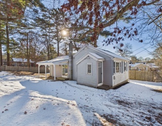 29 Walnut St, Plymouth, Massachusetts, 2 Bedrooms Bedrooms, 3 Rooms Rooms,1 BathroomBathrooms,Residential,For Sale,Walnut St,73470482