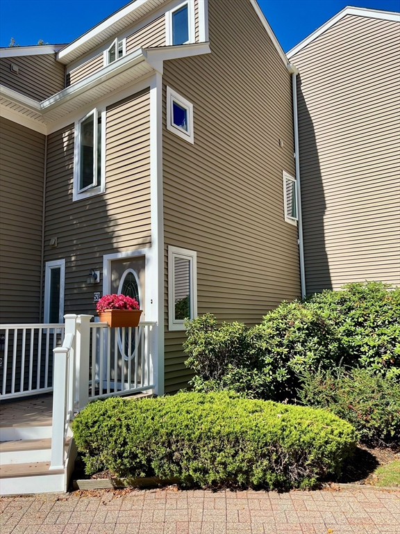 53 Pointe Rok Dr, Worcester, Massachusetts, 2 Bedrooms Bedrooms, 4 Rooms Rooms,2 BathroomsBathrooms,Residential,For Sale,Pointe Rok Dr,73495742