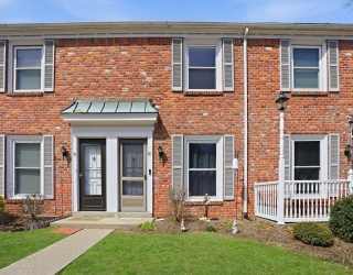 80 Yorktown Dr, Springfield, Massachusetts, 2 Bedrooms Bedrooms, 5 Rooms Rooms,1.5 BathroomsBathrooms,Residential,For Sale,Yorktown Dr,73495726