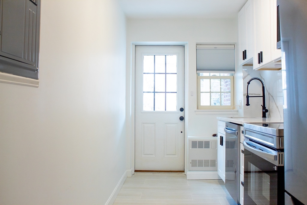 33 Hammond Pond Pkwy, Newton, Massachusetts, 2 Bedrooms Bedrooms, 5 Rooms Rooms,1 BathroomBathrooms,Residential Lease,For Rent,Hammond Pond Pkwy,73495767