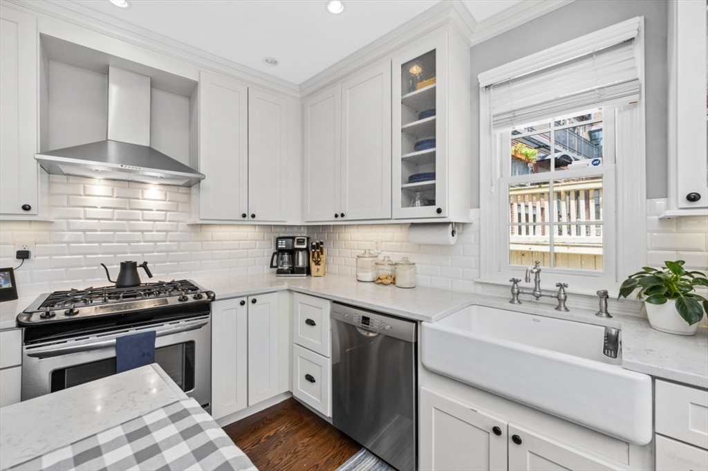 45 Rutherford Ave, Boston, Massachusetts, 2 Bedrooms Bedrooms, 4 Rooms Rooms,2 BathroomsBathrooms,Residential Lease,For Rent,Rutherford Ave,73495842