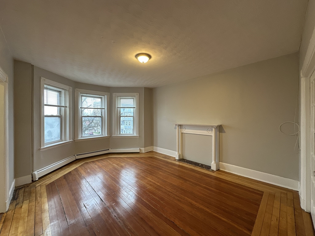 39 Forest St, Boston, Massachusetts, 3 Bedrooms Bedrooms, 6 Rooms Rooms,1 BathroomBathrooms,Residential Lease,For Rent,Forest St,73495877