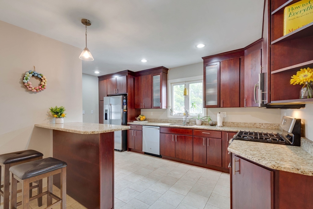 95 Landseer St, Boston, Massachusetts, 6 Bedrooms Bedrooms, 13 Rooms Rooms,4 BathroomsBathrooms,Residential Income,For Sale,Landseer St,73495887