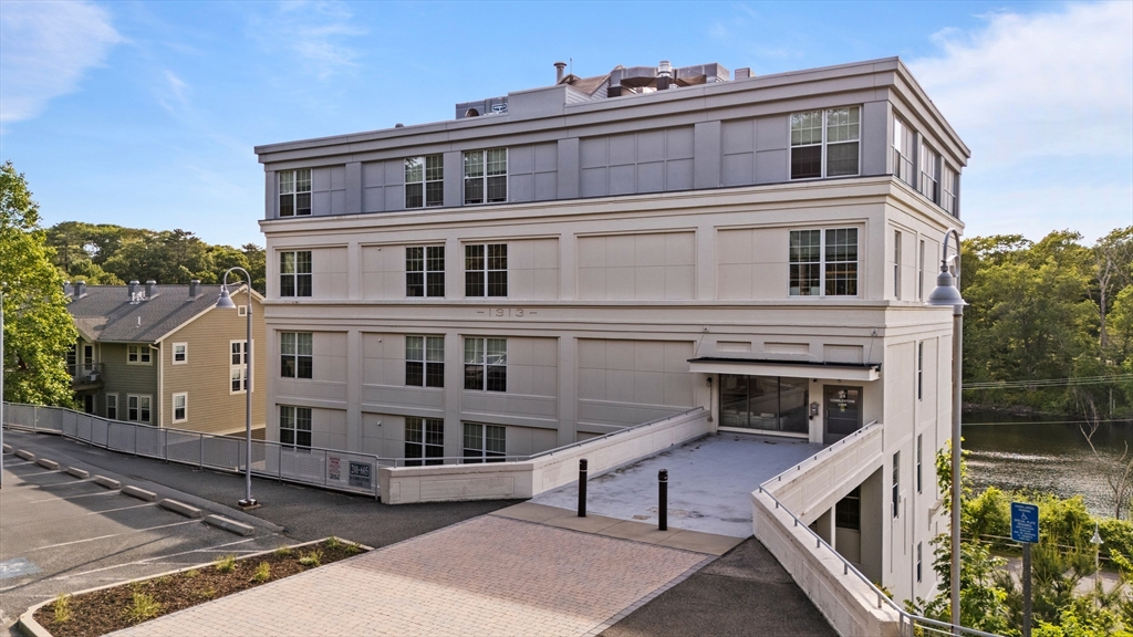 24 Cobblestone Ln, Gloucester, Massachusetts, 2 Bedrooms Bedrooms, 4 Rooms Rooms,1 BathroomBathrooms,Residential Lease,For Rent,Cobblestone Ln,73495799