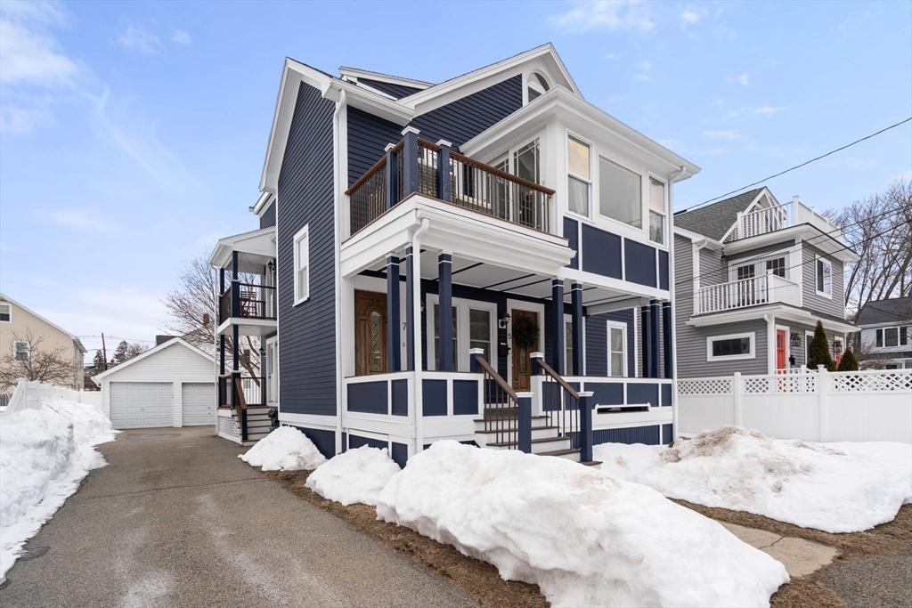 7 Quincy St, Watertown, Massachusetts, 3 Bedrooms Bedrooms, 6 Rooms Rooms,2 BathroomsBathrooms,Residential Lease,For Rent,Quincy St,73495819