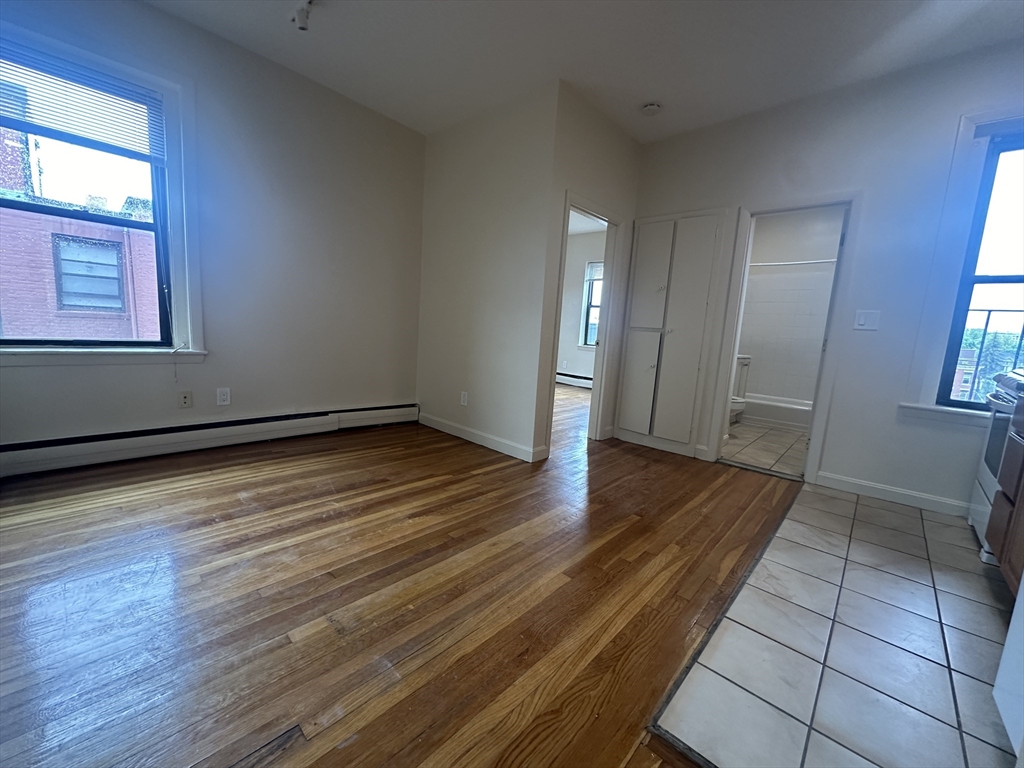 1238 Commonwealth Ave, Boston, Massachusetts, 1 Bedroom Bedrooms, 4 Rooms Rooms,1 BathroomBathrooms,Residential Lease,For Rent,Commonwealth Ave,73495909