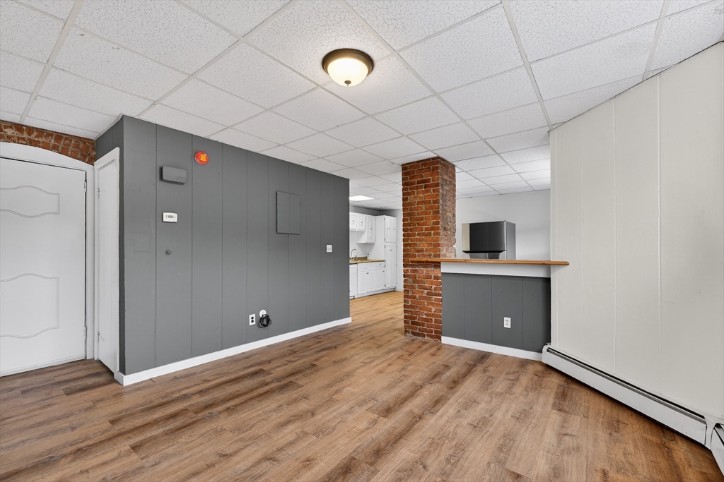 42 Almont St, Medford, Massachusetts, 3 Bedrooms Bedrooms, 5 Rooms Rooms,1 BathroomBathrooms,Residential Lease,For Rent,Almont St,73495915