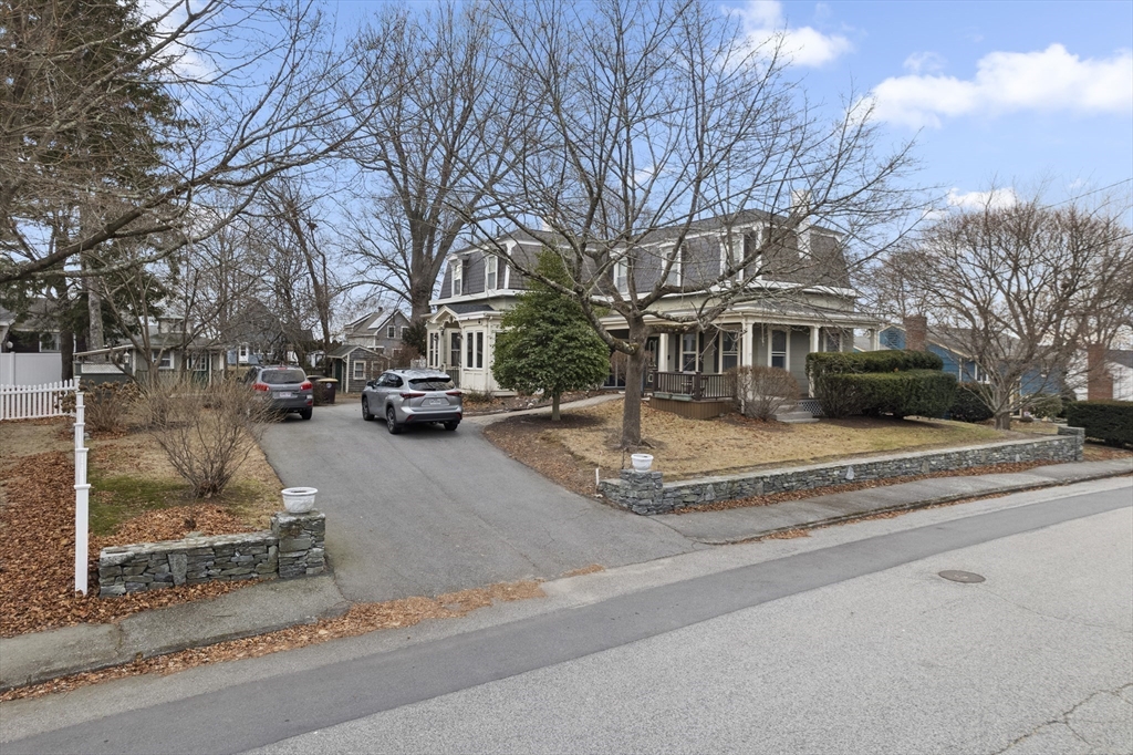 55 Caldwell St, Weymouth, Massachusetts, 2 Bedrooms Bedrooms, 4 Rooms Rooms,1 BathroomBathrooms,Residential Lease,For Rent,Caldwell St,73474695