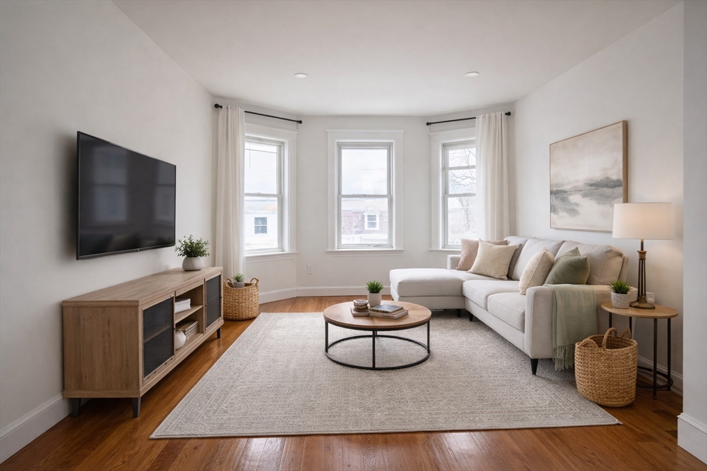 00 Newbury Ave, Quincy, Massachusetts, 4 Bedrooms Bedrooms, 7 Rooms Rooms,2 BathroomsBathrooms,Residential Lease,For Rent,Newbury Ave,73495975