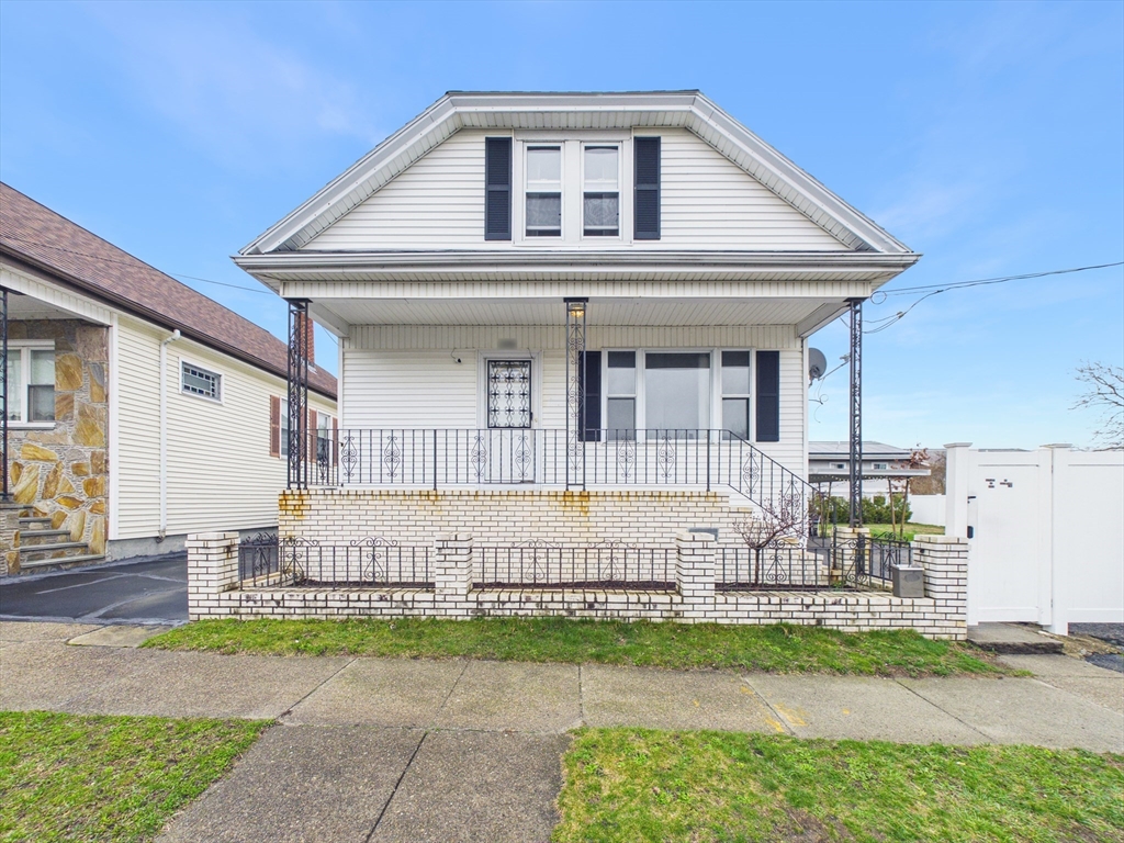 108 Hope St, New Bedford, Massachusetts, 3 Bedrooms Bedrooms, 6 Rooms Rooms,1 BathroomBathrooms,Residential,For Sale,Hope St,73496003