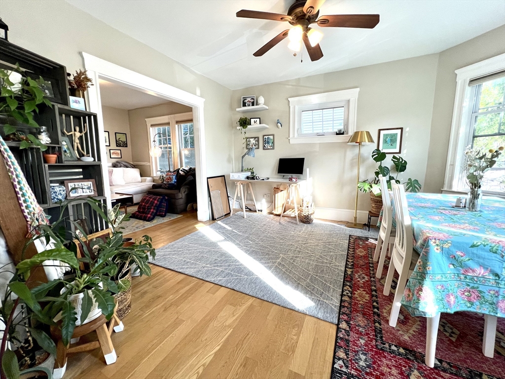 29 Wood Street, Cambridge, Massachusetts, 2 Bedrooms Bedrooms, 6 Rooms Rooms,1.5 BathroomsBathrooms,Residential Lease,For Rent,Wood Street,73496011