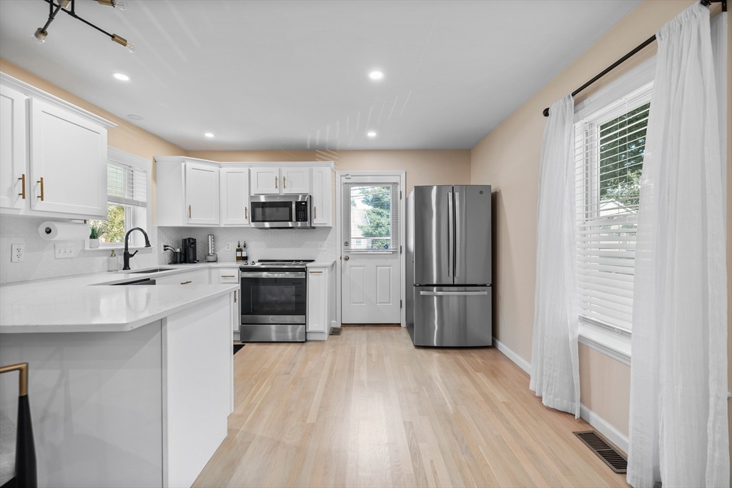 124 Washington St, Woburn, Massachusetts, 1 Bedroom Bedrooms, 3 Rooms Rooms,1 BathroomBathrooms,Residential Lease,For Rent,Washington St,73496015