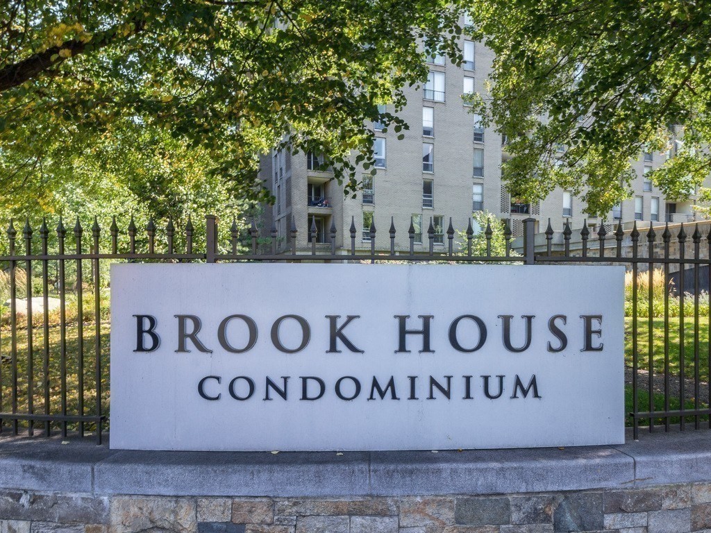 33 Pond Ave., Brookline, Massachusetts, 1 Bedroom Bedrooms, 3 Rooms Rooms,1 BathroomBathrooms,Residential Lease,For Rent,Pond Ave.,73496032