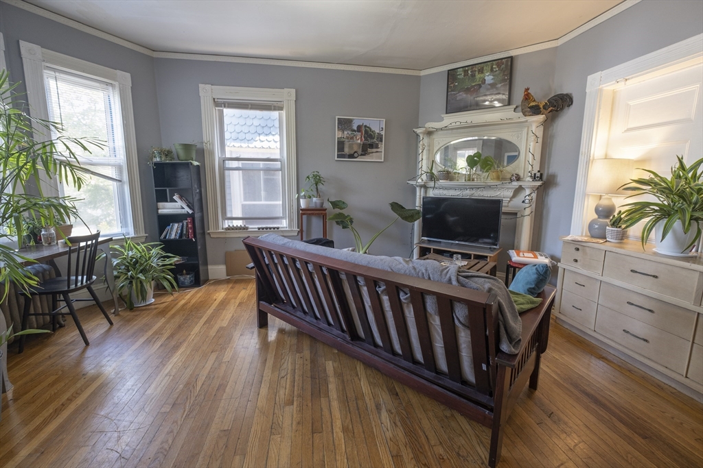 430 Centre St., Boston, Massachusetts, 5 Bedrooms Bedrooms, 7 Rooms Rooms,2 BathroomsBathrooms,Residential Lease,For Rent,Centre St.,73496046